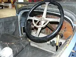 La planche de bord d'une Delaunay-Belleville Type 06 8L de 1913.