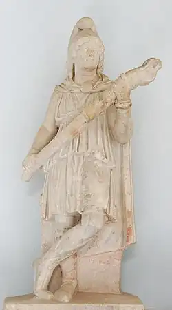 Statue de Cautès. IIIe&nbsp;siècle. Musée archéologique régional Antonino-Salinas, Palerme.