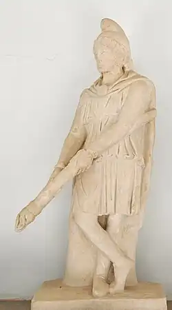 Statue de Cautopatès. IIIe&nbsp;siècle. Musée archéologique régional Antonino-Salinas, Palerme.