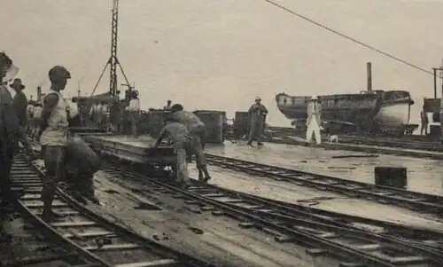 Sur le wharf de Cotonou en 1910.