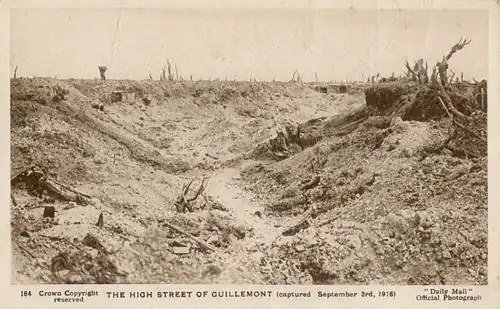Guillemont, rue principale (1916), carte postale du Daily Mail