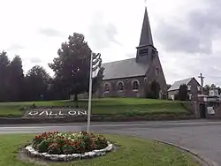 Église Saint-Médard au centre de Dallon.