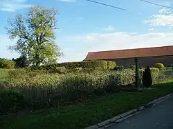 Mare et ancienne pompe communale.