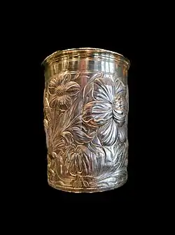 Gobelet cylindrique.