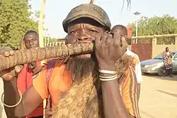 Danse mafa avec de la flûte