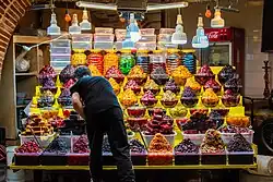 Un étal de lavashak (friandises iraniennes à base de pâte de fruits).