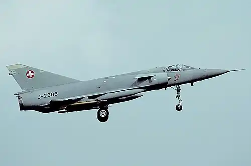 Mirage IIIS atterrissant à la RAF Waddington en 1993.