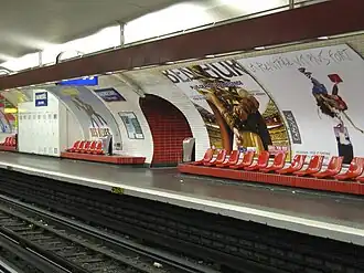 Les quais en 2006 avant le retrait des banquettes « Motte » carrelées en rouge.