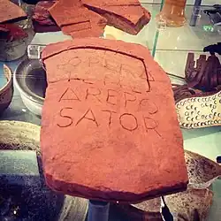 Fragment d'une amphore (environ 180 après J.-C.), trouvé dans une colonie romaine près de Manchester (Angleterre).