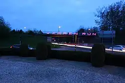 De IJzeren Rijn (2017) de John Körmeling sur un pont du Rhin d'acier à Pelt, commandité par des citoyens de l'ancienne commune de Neerpelt (Belgique).