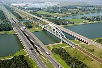 La route européenne 312 traversant le Canal d’Anvers à Rotterdam en Zélande