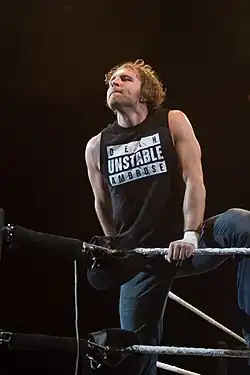 Catcheur en tee-shirt.