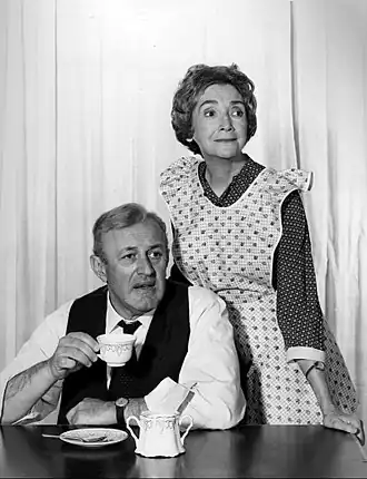 Lee J. Cobb et Mildred Dunnock(créateurs des rôles de Willy et Linda Loman),lors d'une reprise téléfilmée en 1966.