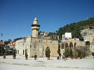 Mosquée Fakhreddine construite en 1493 et restaurée au XVIe siècle par Fakhreddine Ier. C'est la plus ancienne mosquée du mont Liban.