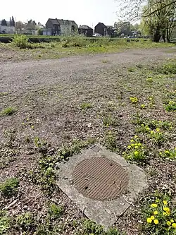 Le puits no&nbsp;1 dans son environnement.