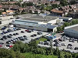 Le carreau de fosse vu depuis le terril, en juillet 2012.