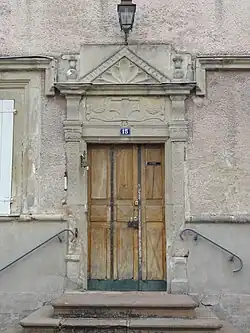 Porte monumentale d'une maison