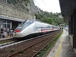 Train Intercity quittant la gare de Monterosso.