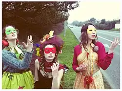 Des lycéennes déguisées lors du Percent à La Rochelle, 2015