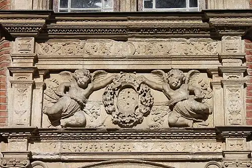 Décor de la porte de la tour