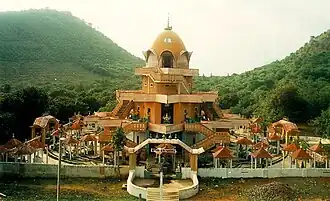 Le Devipuram, Andhra Pradesh. 1985-1994. Composé d'après le Sri Yantra.