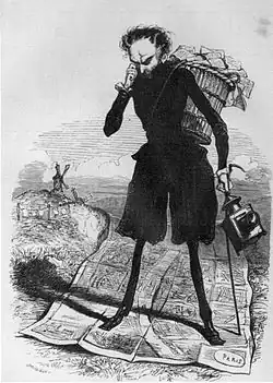 Gravure montrant un homme vêtu de noir, debout sur une grande carte de Paris