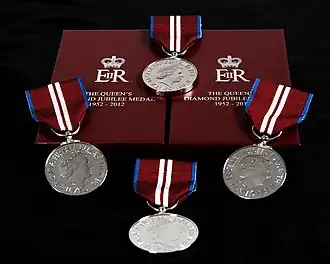 Bob Rae a reçu la Médaille du jubilé de diamant de la reine Élisabeth II