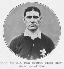Description de l'image Dick Thomas in Wales Uniform.png.
