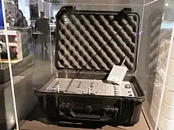 Télécommande conçue et utilisée par l'équipe des cascadeurs pour contrôler l'Aston Martin et la Jaguar