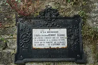 Le souvenir français plaque à Henriot.