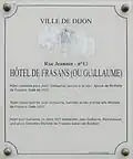 Plaque d'information trilingue (français, anglais, allemand).
