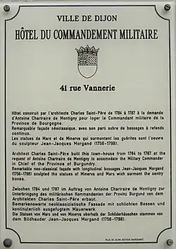 Plaque d'information trilingue (français, anglais, allemand).