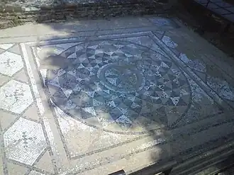 Sol en mosaïque dans le complexe des Grands Thermes