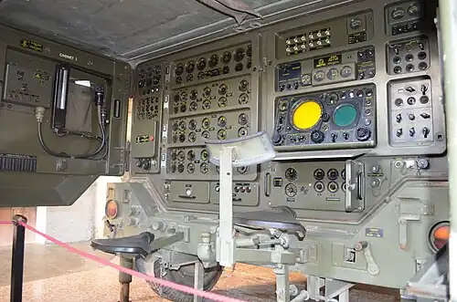 Une console du Radar de conduite de tir 63 Super Fledermaus&nbsp;(en).