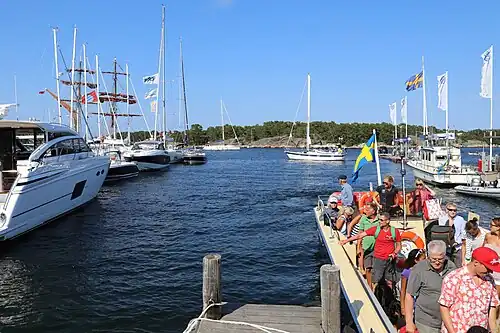 Débarquement du traversier de Lökholmen.