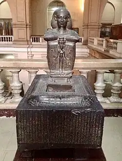 Statue de guérison de Djedhor ( Musée égyptien du Caire)