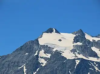 Le dôme de Polset avec à droite l'aiguille de Polset dominant de la glacier de Gébroulaz depuis le mont Bochor au nord-nord-est.