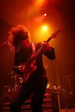 Photo de Albert Hammond Jr. lors d'un concert en 2007.