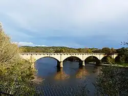 Le pont de Rouffillac sur la Dordogne.