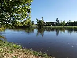 La Dordogne au niveau de sa confluence avec la Pradelle.