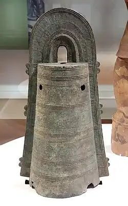 Type IV 1. Tsuri-Kojinyama, Hamamatsu-shi, Shizuoka, Ier – IIe&nbsp;siècle (musée national de Tokyo).