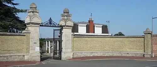 L'entrée du cimetière.