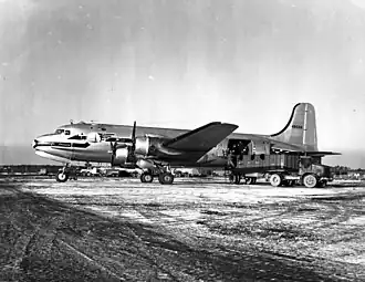 le Douglas C-54E-1-DO Skymaster no&nbsp;44-9030 de l'U.S. Air Force durant le blocus de Berlin.