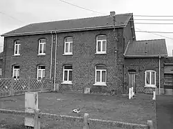 Habitations groupées par quatre.