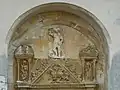Tympan sculpté de l'église.