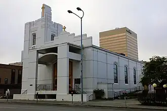 Vue d'ensemble de la cathédrale de la Sainte-Famille située à Anchorage, aux États-Unis.