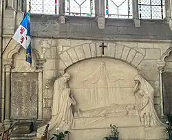 Drapeau dans la cathédrale d'Amiens.