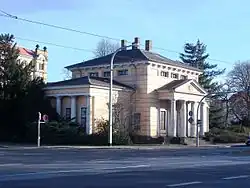 Le pavillon d'octroi&nbsp;(de) de Leipzig construit par Thormeyer (1827-1829).