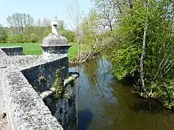 L'ancien pont sur la Dronne.