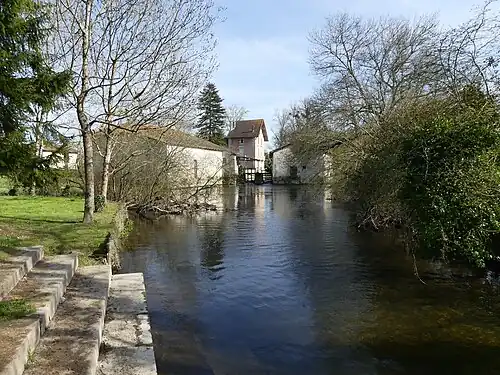 L'atier de Comberanche (bras de la Dronne) au moulin de Comberanche.